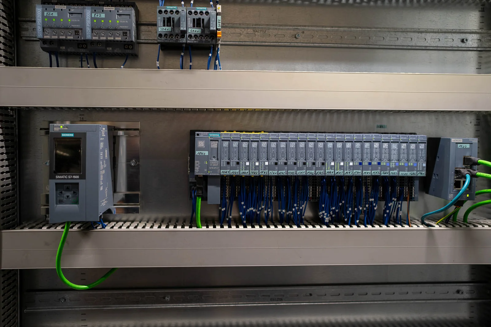Neue Maschinensteuerung der Müller Weingarten Presse mit SIMATIC S7-1500 CPU und Sicherheitsbaugruppen